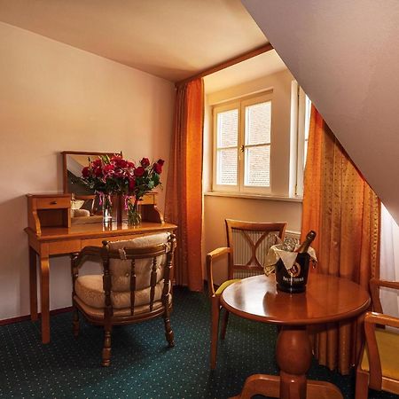 Zámecký hotel Metternich Velka Hledsebe Esterno foto