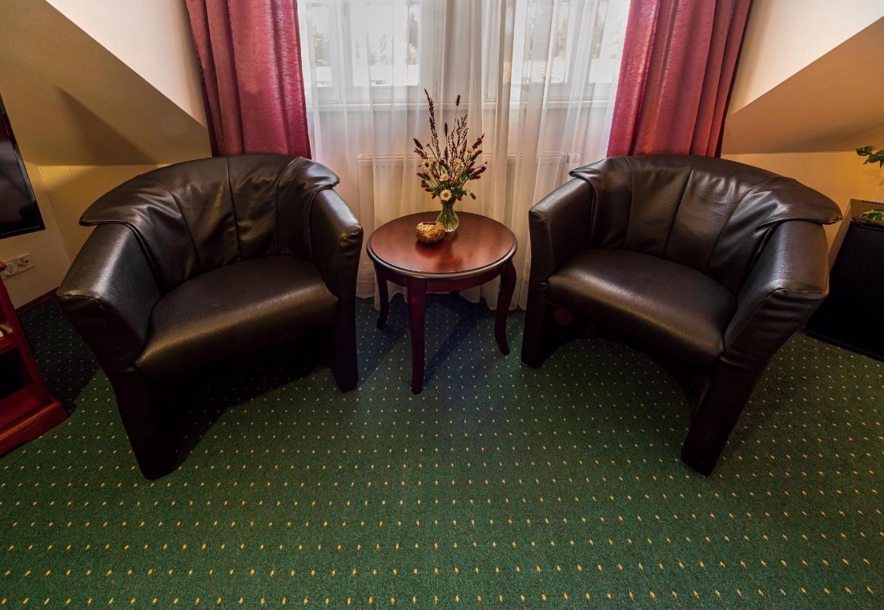 Zámecký hotel Metternich Velka Hledsebe Esterno foto